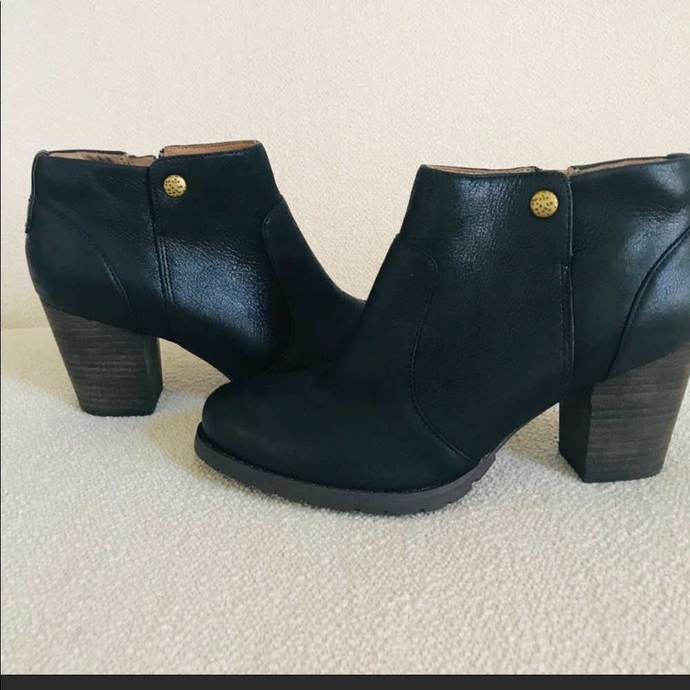 Clarks Black Leather Zip Ankle Booties